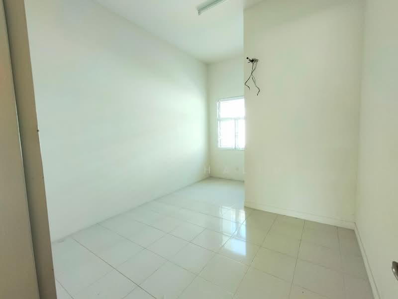 2-storey Terraced House for Sale in Bandar Saujana Putra (Tanjong Duabelas) - Hairi Halim - PropertyGuru.com.my