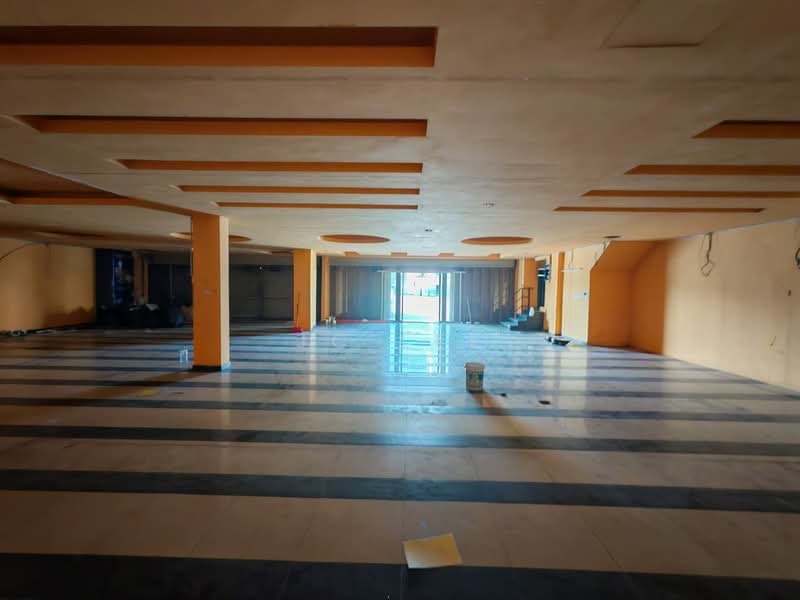 Ground floor Shop