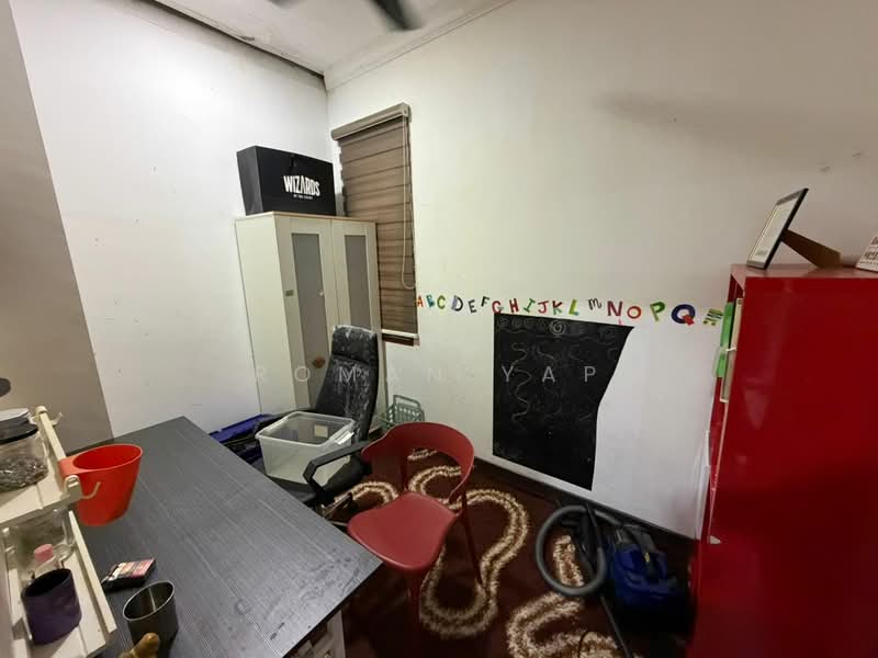 Rumah Berkembar untuk Dijual di Antara Gapi (Ulu Yam) - Roman Yap - Study - PropertyGuru.com.my