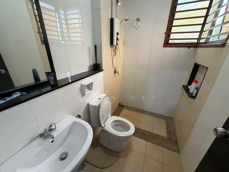 Rumah Berkembar untuk Dijual di Antara Gapi (Ulu Yam) - Roman Yap - Bathroom - PropertyGuru.com.my
