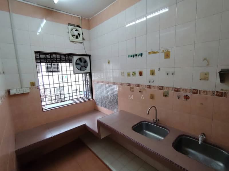 Townhouse for Rent in Rawang (Selangor) - Yean Ma - Kitchen - PropertyGuru.com.my