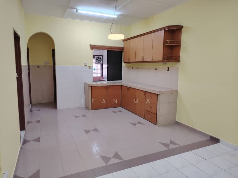 Townhouse for Rent in Rawang (Selangor) - Yean Ma - Kitchen - PropertyGuru.com.my