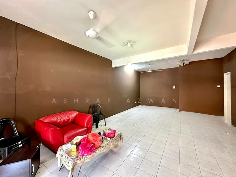 Rumah Teres 2 Tingkat untuk Dijual di Kajang (Selangor) - Ashraf Azwan - Living Room - PropertyGuru.com.my