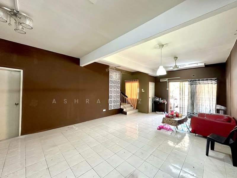 Rumah Teres 2 Tingkat untuk Dijual di Kajang (Selangor) - Ashraf Azwan - Living Room - PropertyGuru.com.my