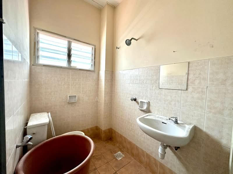 Rumah Teres 2 Tingkat untuk Dijual di Kajang (Selangor) - Ashraf Azwan - Bathroom - PropertyGuru.com.my