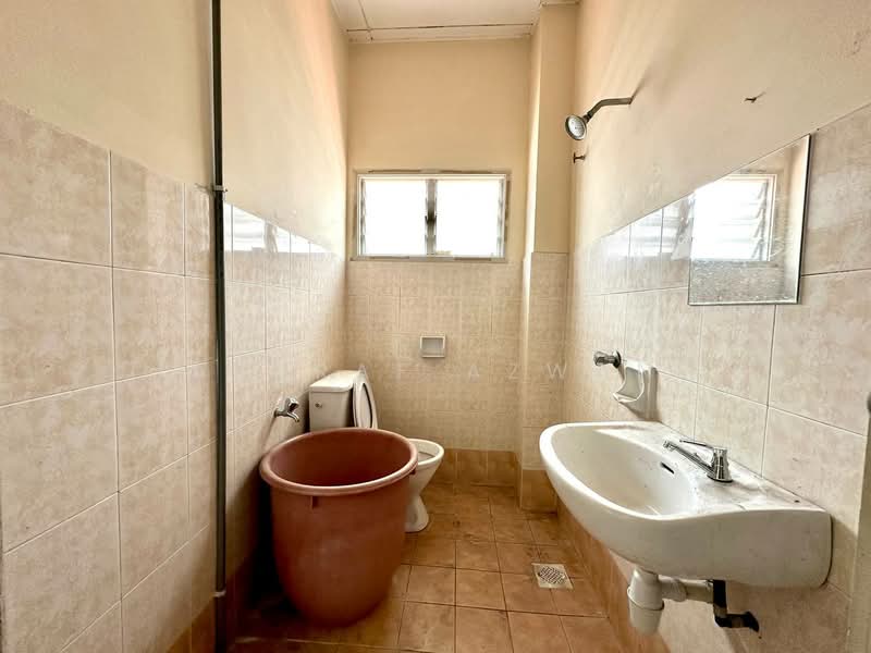 Rumah Teres 2 Tingkat untuk Dijual di Kajang (Selangor) - Ashraf Azwan - Bathroom - PropertyGuru.com.my