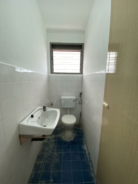 Rumah Teres 2 Tingkat untuk Disewa di Taman Ipoh Timur (Ipoh) - Jodie Kuan - Common Bathroom  - PropertyGuru.com.my