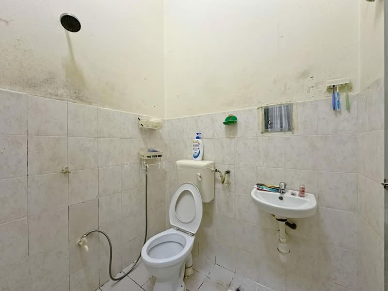 Rumah Teres 1 Tingkat untuk Dijual di Taman Desa Cempaka 3 (Nilai) - Irene Siew - Bathroom - PropertyGuru.com.my