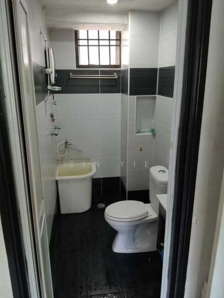 Apartment for Sale at Sri Akasia - Sin Yie - Bathroom - PropertyGuru.com.my