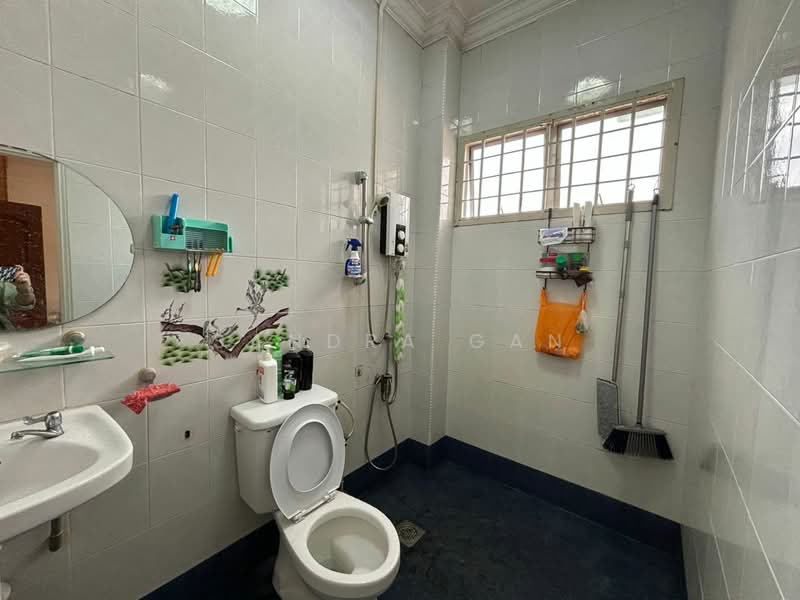 Rumah Teres 2 Tingkat untuk Dijual di Taman Puteri Wangsa (Ulu Tiram) - Sandra Gan - Bathroom - PropertyGuru.com.my