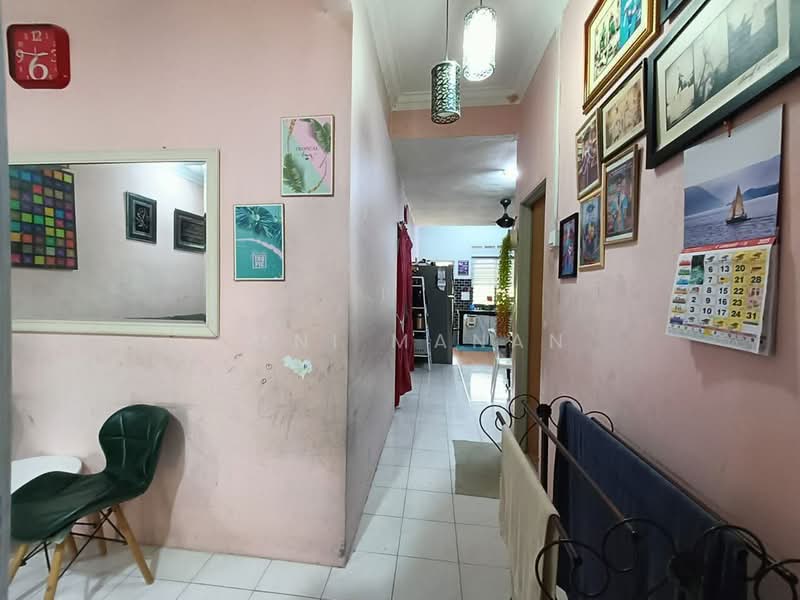 1-storey Terraced House for Sale in Telok Panglima Garang (Selangor) - Amni Manan - Corridor - PropertyGuru.com.my