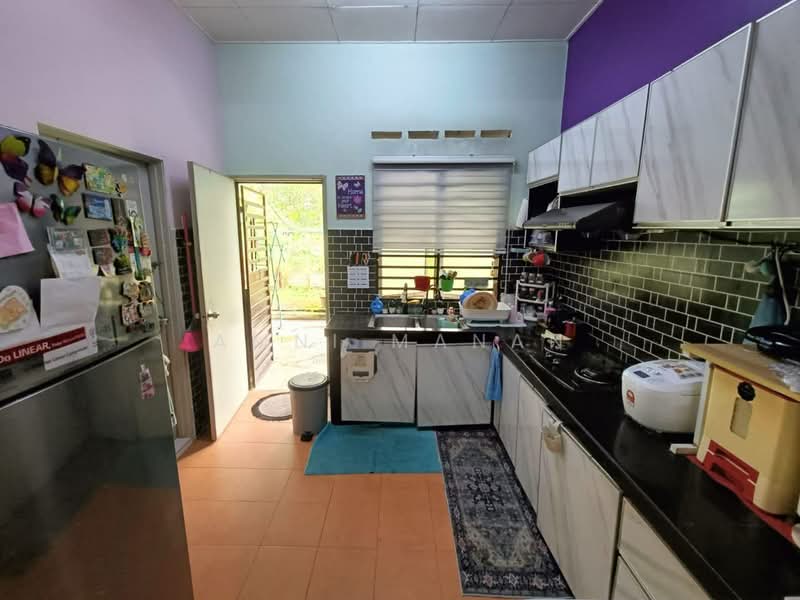 1-storey Terraced House for Sale in Telok Panglima Garang (Selangor) - Amni Manan - Kitchen - PropertyGuru.com.my