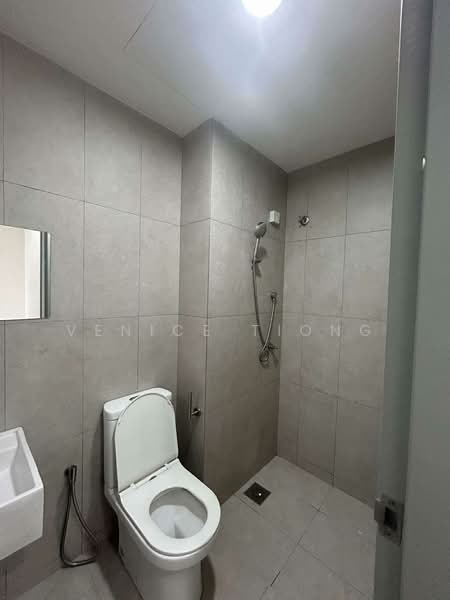 Kondominium untuk Disewa di Kenwingston Platz - Venice Tiong - Bathroom - PropertyGuru.com.my