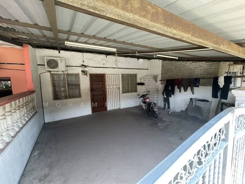1-storey Terraced House for Sale in Balok (Sungai Karang) - Mohammad Azizi - PropertyGuru.com.my