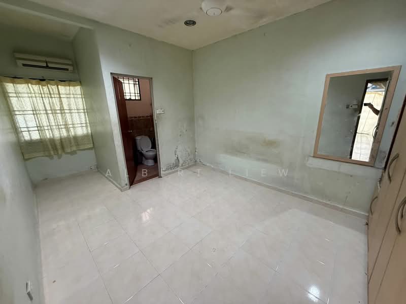 1-storey Terraced House for Sale in Pagoh (Johor) - Albert Liew - Bathroom - PropertyGuru.com.my