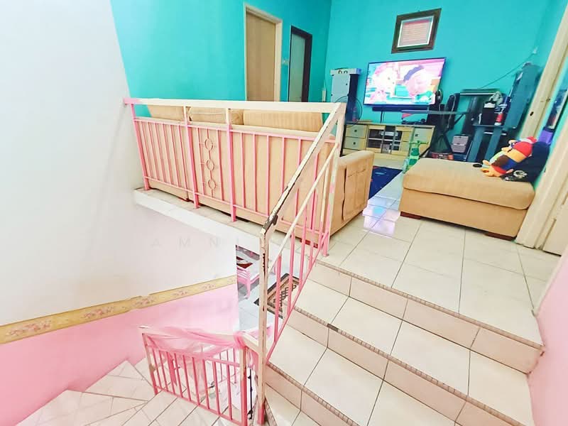 2-storey Terraced House for Sale in Telok Panglima Garang (Selangor) - Amni Manan - Living Room - PropertyGuru.com.my