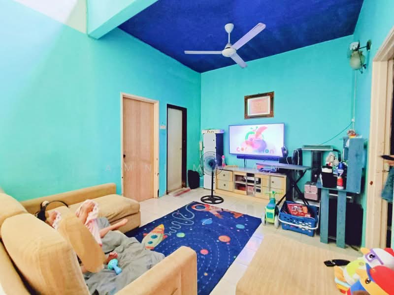 2-storey Terraced House for Sale in Telok Panglima Garang (Selangor) - Amni Manan - Living Room - PropertyGuru.com.my
