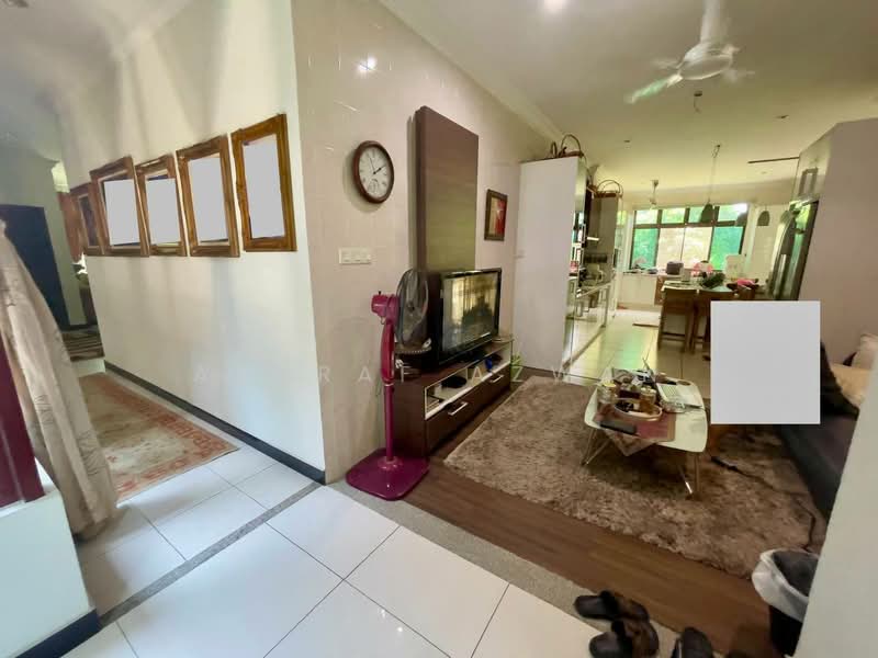 Semi-Detached House for Sale in Shah Alam (Selangor) - Ashraf Azwan - Living Room - PropertyGuru.com.my