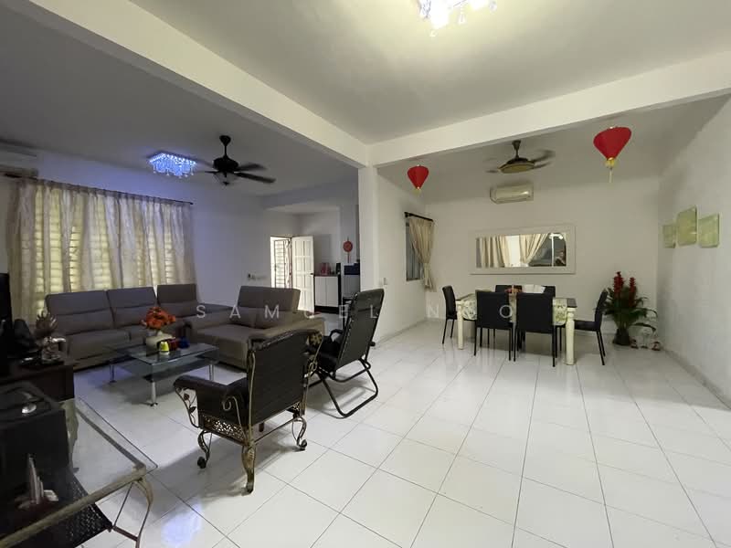 Rumah Teres 2 Tingkat untuk Dijual di Setia Tropika (Johor Bahru) - Samuel Ngo - Living Room - PropertyGuru.com.my