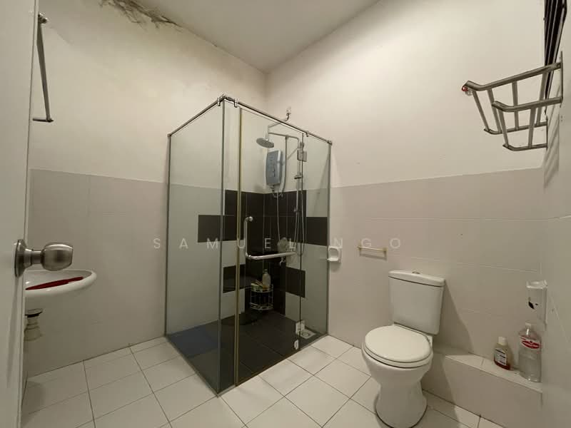 Rumah Teres 2 Tingkat untuk Dijual di Setia Tropika (Johor Bahru) - Samuel Ngo - Bathroom - PropertyGuru.com.my