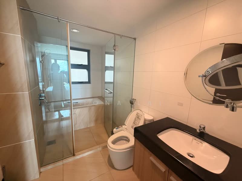 Pangsapuri untuk Disewa di Molek Pine 3 - Fiona Lai - Bathroom - PropertyGuru.com.my
