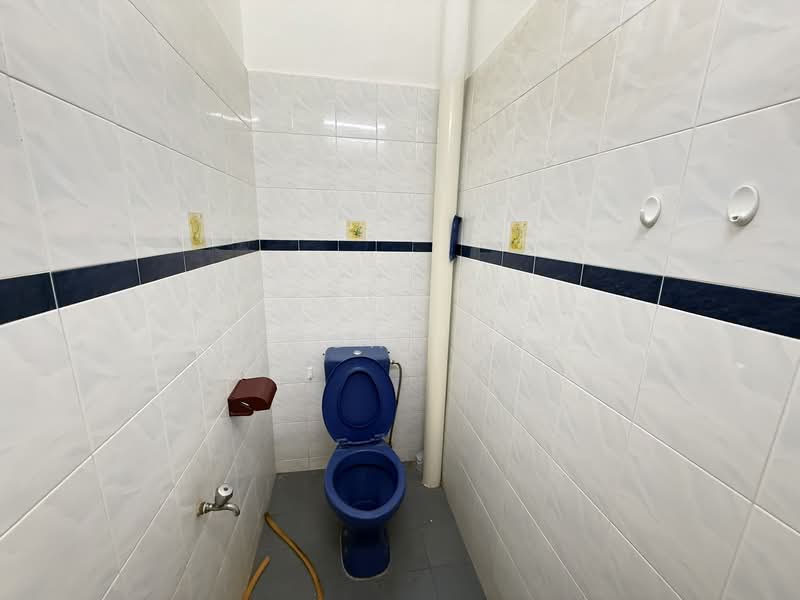 Rumah Teres 1 Tingkat untuk Dijual di Taman Bukit Beruang (Bukit Baru) - Ramona Tan - Bathroom - PropertyGuru.com.my