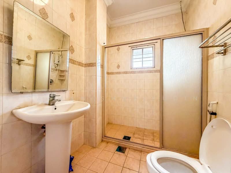 Semi-Detached House for Sale in Shah Alam (Selangor) - Salman Sharifudin - Bathroom - PropertyGuru.com.my