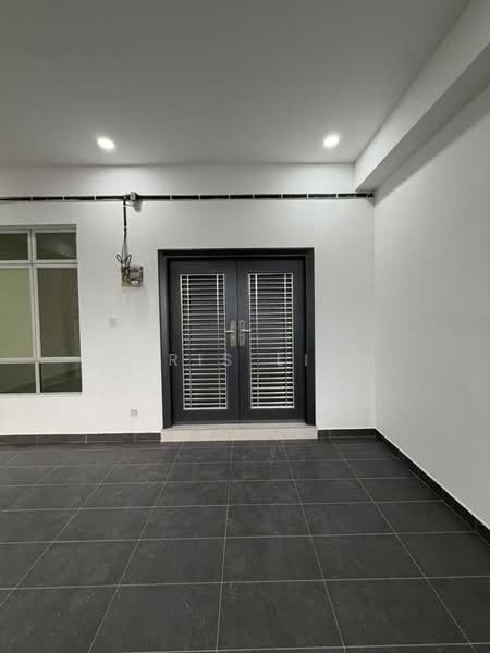 Rumah Teres 1 Tingkat untuk Dijual di Taman Bestari Indah (Ulu Tiram) - Chris Liew - Entrance - PropertyGuru.com.my