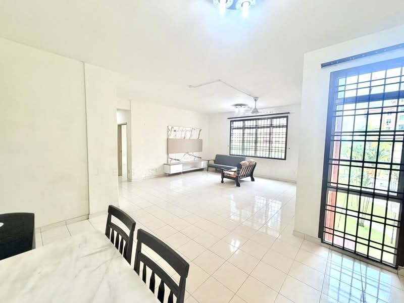 Pangsapuri untuk Dijual di Villa Bestari Apartment - Jessica Boey - Living Room - PropertyGuru.com.my