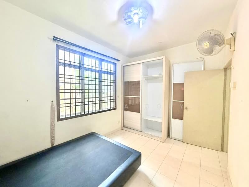 Pangsapuri untuk Dijual di Villa Bestari Apartment - Jessica Boey - Bedroom - PropertyGuru.com.my