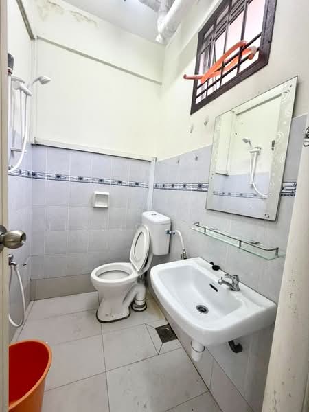 Pangsapuri untuk Dijual di Villa Bestari Apartment - Jessica Boey - Bathroom - PropertyGuru.com.my