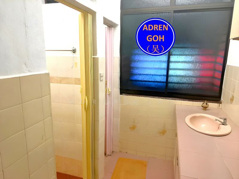 Flat for Sale at Taman Batu Bukit - Adren Goh - Bathroom - PropertyGuru.com.my
