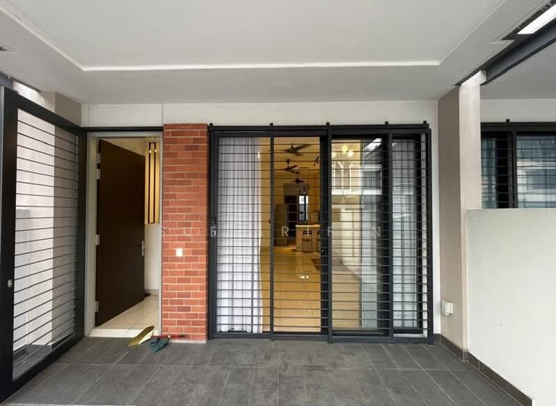 Rumah Teres untuk Dijual di Elmina (Shah Alam) - Sue Arifin - Entrance - PropertyGuru.com.my
