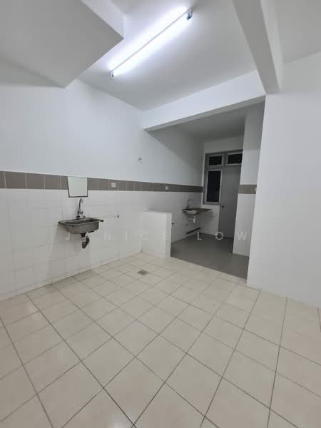 2-storey Terraced House for Sale in Setia Alam (Selangor) - Janice Low - Kitchen - PropertyGuru.com.my