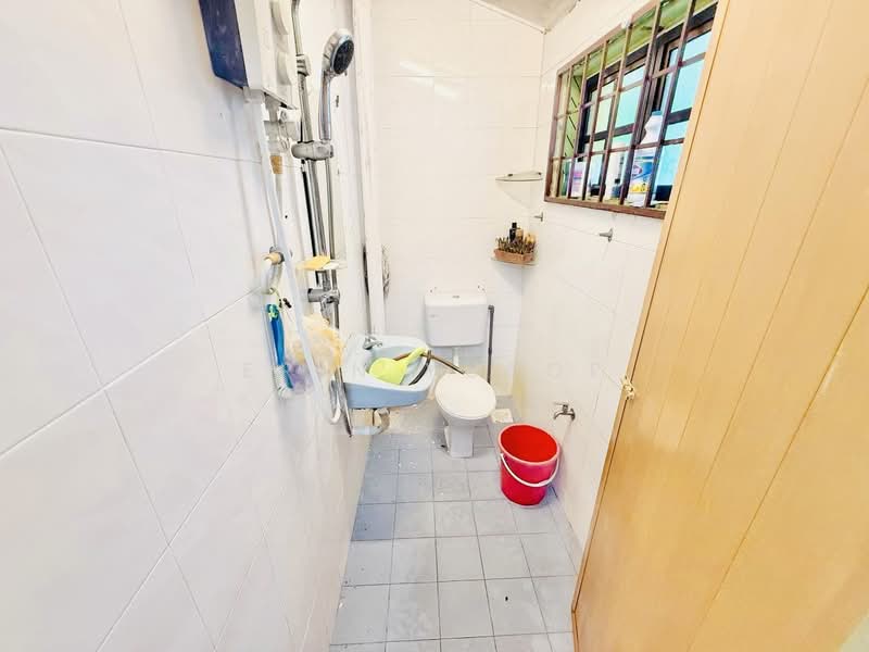 Rumah Teres untuk Disewa di Taman Kajang Baru (Kajang) - Erin Yusof - Bathroom - PropertyGuru.com.my