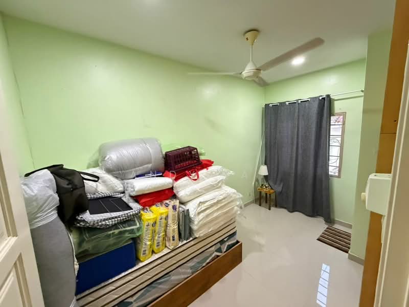 Rumah Teres untuk Dijual di Bandar Country Homes (Rawang) - Andy Yap - Bedroom - PropertyGuru.com.my