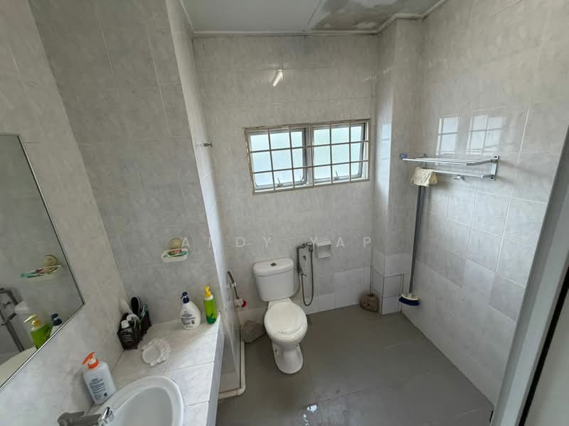 Rumah Teres untuk Dijual di Bandar Country Homes (Rawang) - Andy Yap - Bathroom - PropertyGuru.com.my