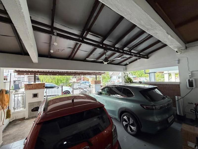 Terraced House for Sale in Bandar Country Homes (Rawang) - Andy Yap - Car Park - PropertyGuru.com.my