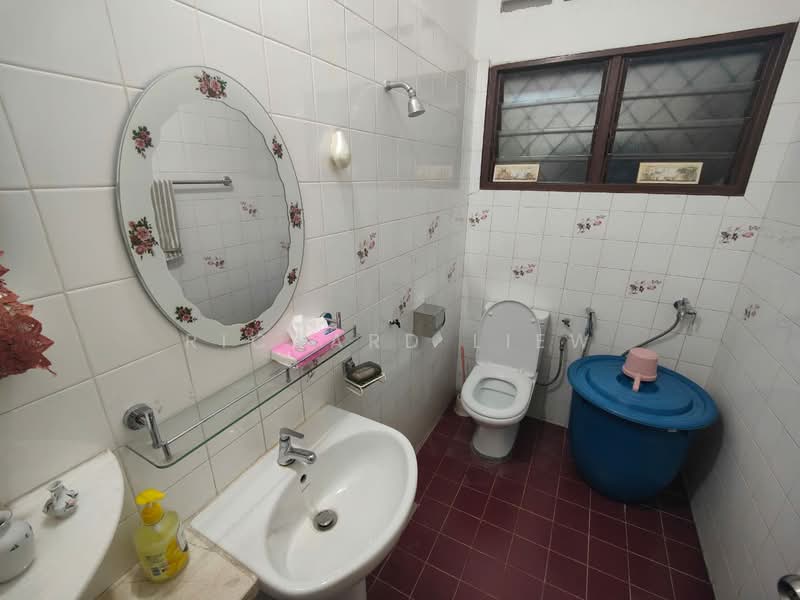Rumah Berkembar untuk Dijual di SS3 (Petaling Jaya) - Richard Liew - Bathroom - PropertyGuru.com.my