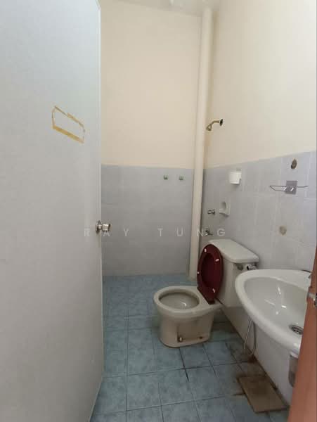 1-storey Terraced House for Rent in Taman Pelangi Indah (Ulu Tiram) - Ray Tung - Bathroom - PropertyGuru.com.my