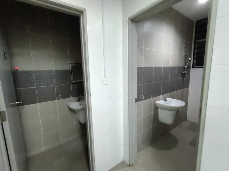 Shop / Office for Sale in TTDI Jaya (Shah Alam) - Sa'a Nordin - Bathroom - PropertyGuru.com.my