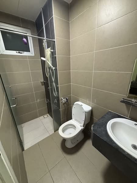 Kondominium untuk Disewa di Ceria Residence - Fuad Ali - Bathroom - PropertyGuru.com.my