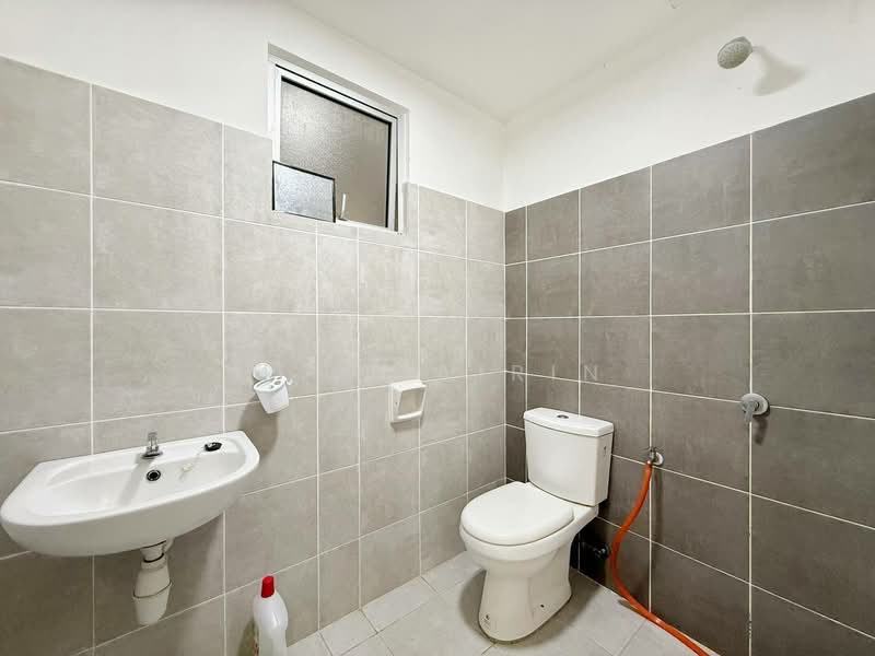 Pangsapuri untuk Disewa di Lily Apartment @ Kuchai Lama - M.J Zairin - Bathroom - PropertyGuru.com.my