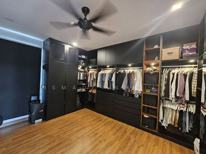 3-storey Terraced House for Sale in Denai Alam (Shah Alam) - Ismadi Ismail - Master Bedroom - PropertyGuru.com.my
