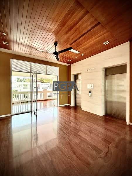 Servis Apartment untuk Dijual di Straits Quay (The Suites at Waterside) - Jeanette Hee - Entrance - PropertyGuru.com.my