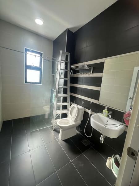 Semi-Detached House for Sale in Taman Sri Intan (Johor Bahru) - Sze Lee - Bathroom - PropertyGuru.com.my