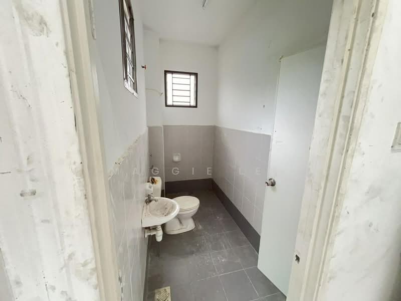 2-storey Terraced House for Sale in Pulai (Johor) - Maggie Lee - Bathroom - PropertyGuru.com.my