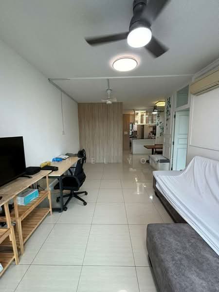 Pangsapuri untuk Dijual di Molek Pine 4 - Daniel Yong - Living Room - PropertyGuru.com.my