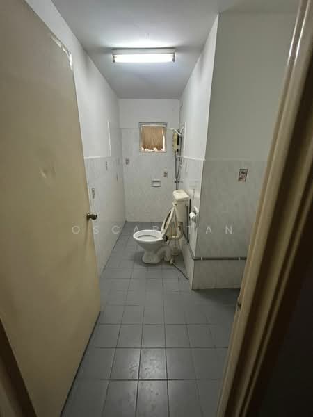 Rumah Teres 2 Tingkat untuk Disewa di Taman Sri Sinar (Segambut) - Oscar Tan - Bathroom - PropertyGuru.com.my