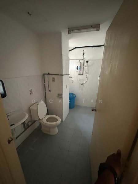 Rumah Teres 2 Tingkat untuk Disewa di Taman Sri Sinar (Segambut) - Oscar Tan - Bathroom - PropertyGuru.com.my